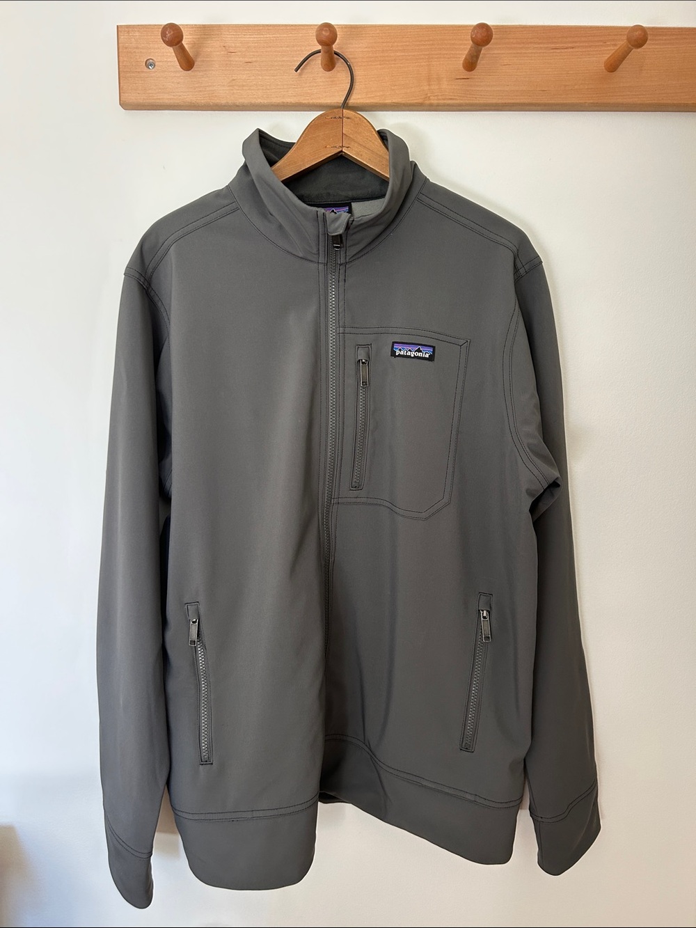 Patagonia Men's Charcoal Gray Lightweight Soft-Shell Lined Jacket, Size L